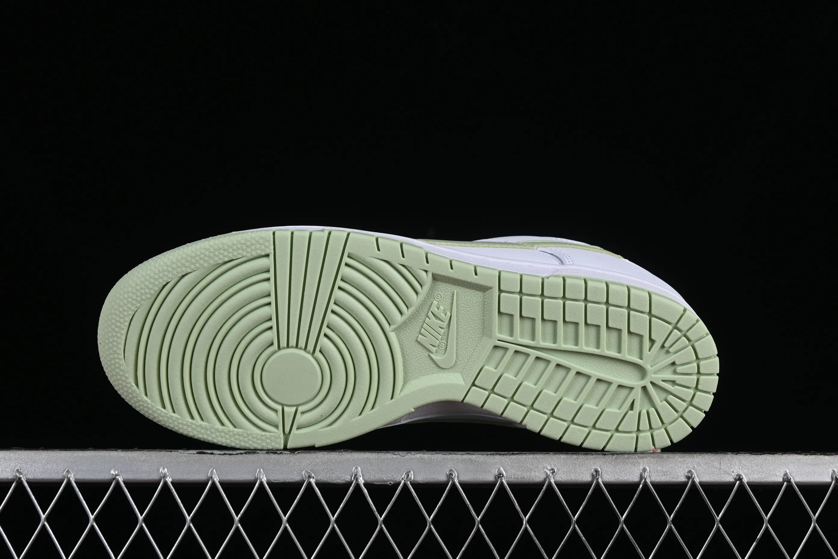 All Categories Nk SB Dunk Series Nk SB Dunk Low Low-top sneakers Nk SB Dunk Low Mint white and green color Low-top casual sports skateboard shoes DV0831-105